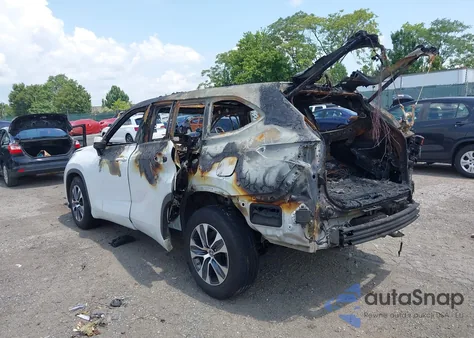 2023 Toyota Highlander Xle z USA, uszkodzony, nr VIN 5TDKDRAH2PS521203